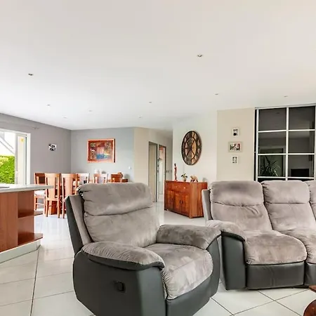 Avec Piscine Chauffee Proche Circuit 24h فيلة