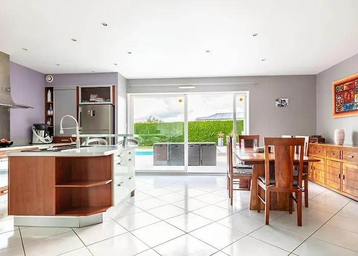 Avec Piscine Chauffee Proche Circuit 24h * Loué