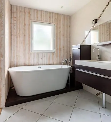 Avec Piscine Chauffee Proche Circuit 24h *